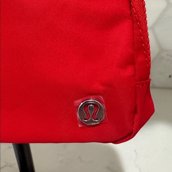 lululemon athletica Red Crossbody Bag New in Bag Christmas - Picture 3 of 4